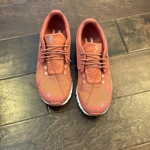 On Running Cloud tennis shoes